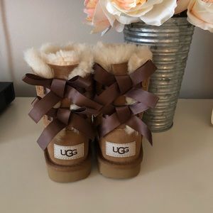 Toddler Bow Ugg Size 6 NWOT